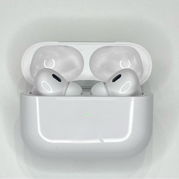 Apple AirPods Pro 2nd Gen - USB C - Picture 4 of 8